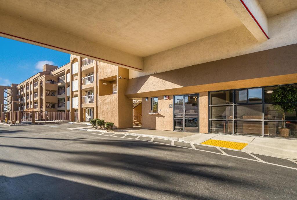 Red Roof Inn PLUS+ Chula Vista image 10