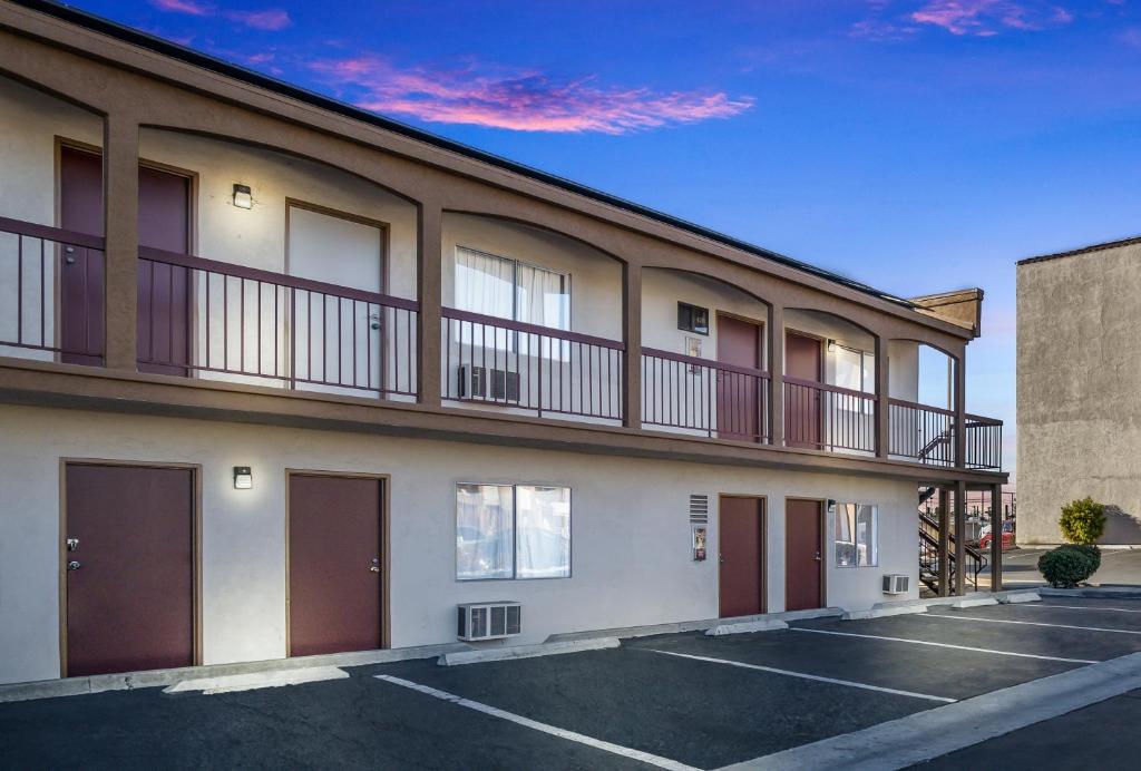 Red Roof Inn PLUS+ Chula Vista image 12