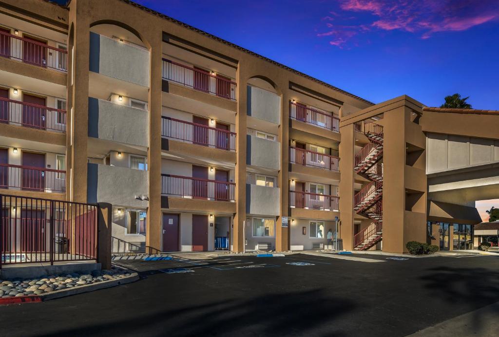 Red Roof Inn PLUS+ Chula Vista image 13