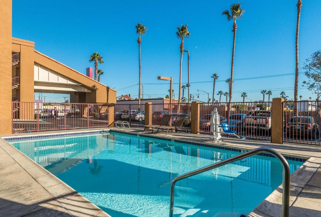 Red Roof Inn PLUS+ Chula Vista image 15