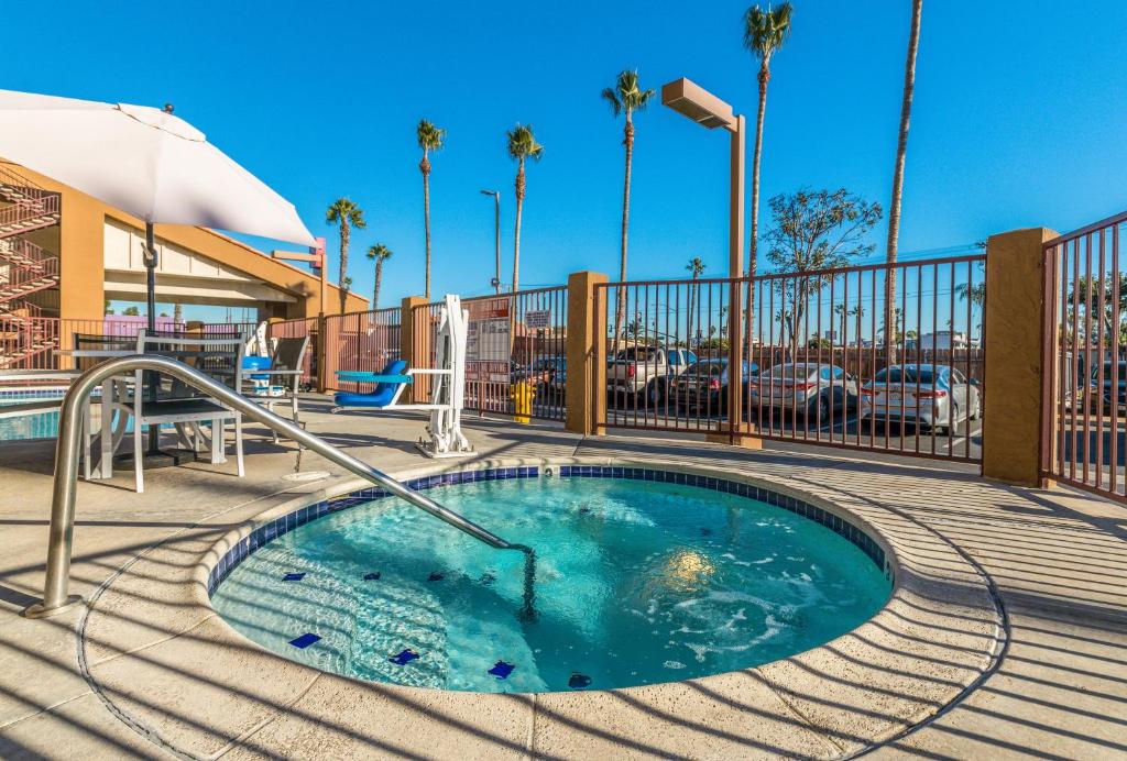 Red Roof Inn PLUS+ Chula Vista image 16